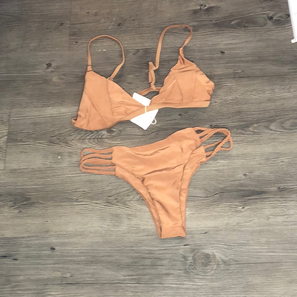 Camel string bikini